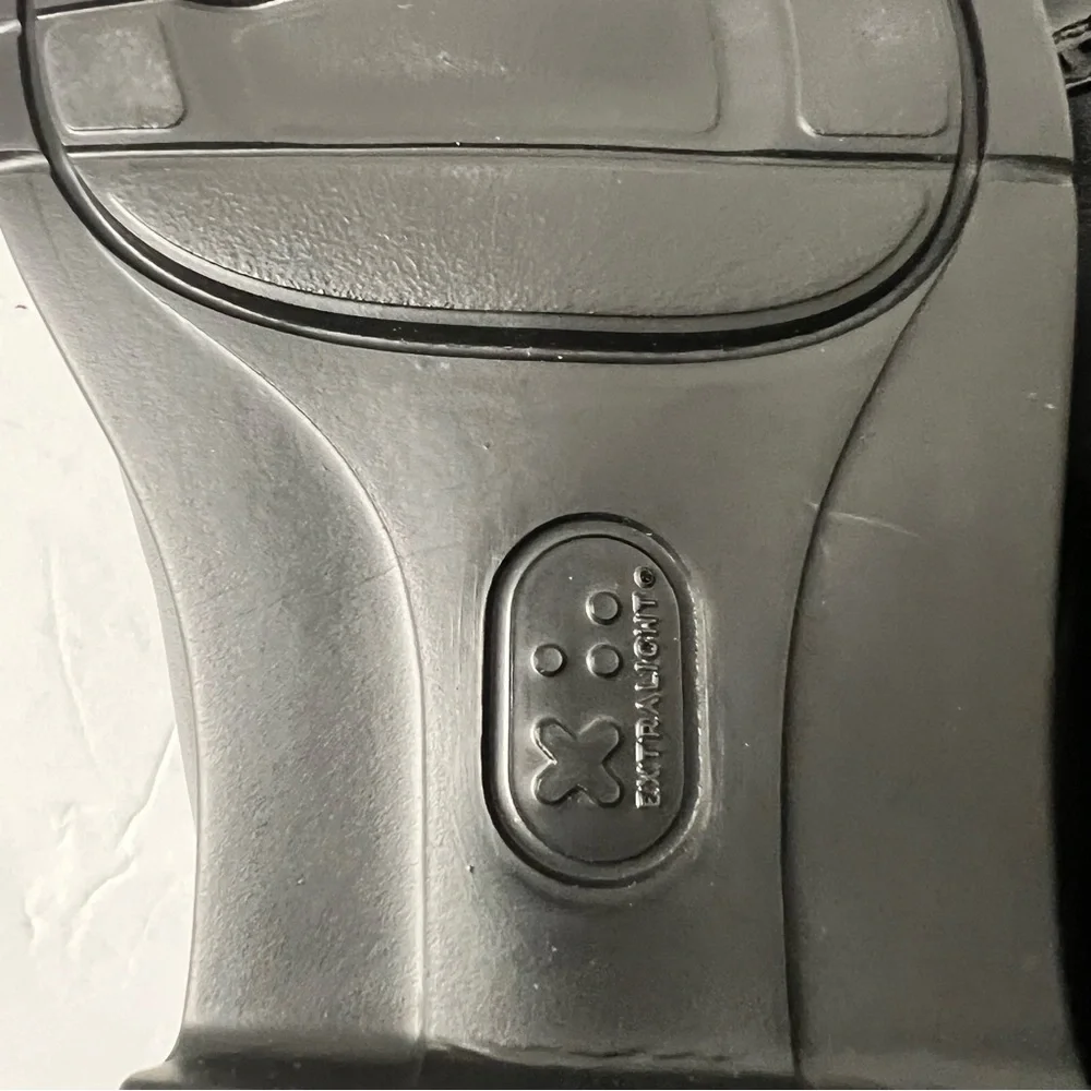 Thomas & Vine brand new